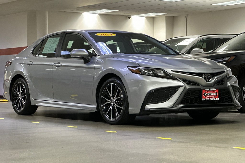 2024 Toyota Camry SE Image 3 of 27