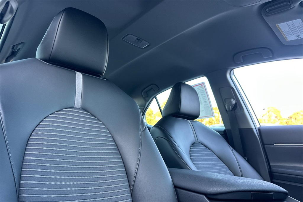 2024 Toyota Camry SE Image 12 of 27