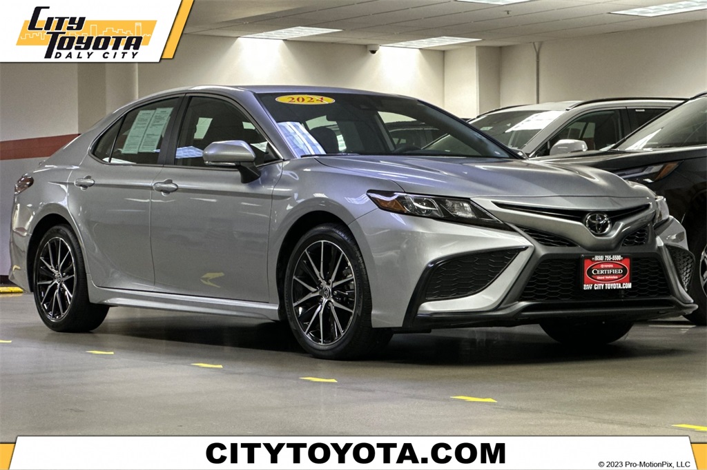 2024 Toyota Camry SE Image 2 of 27