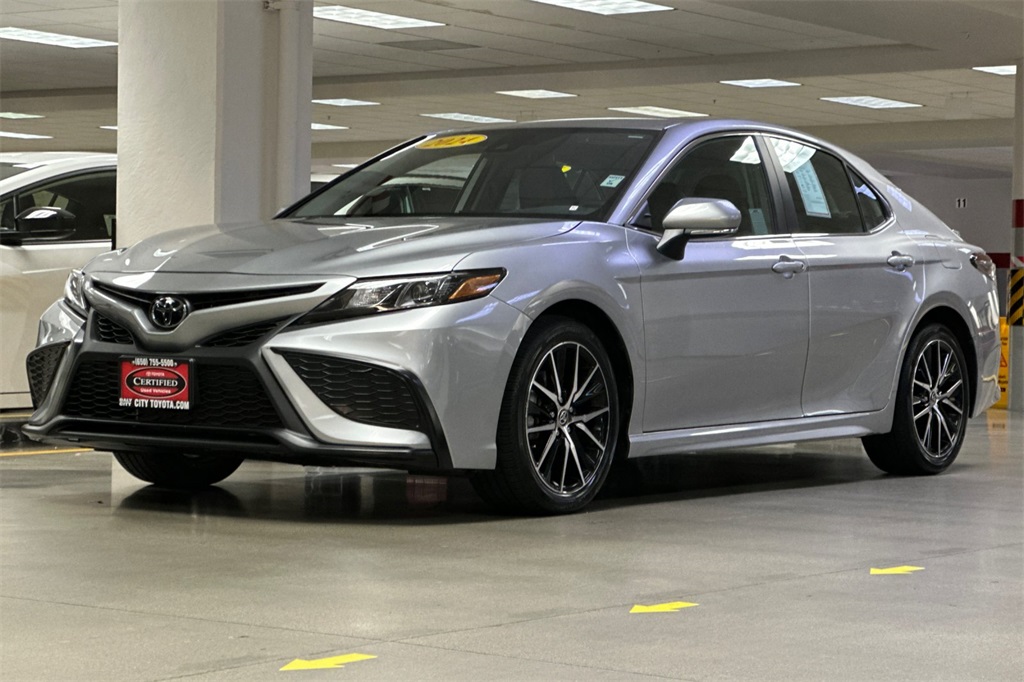 2024 Toyota Camry SE Image 1 of 27