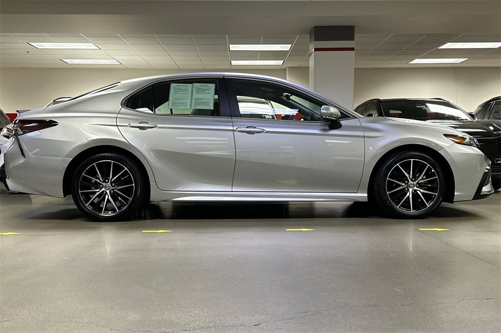 2024 Toyota Camry SE Image 4 of 27