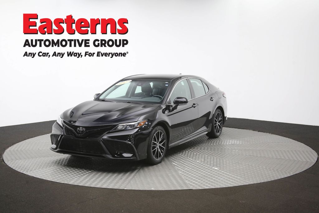 2024 Toyota Camry SE Image 1 of 64