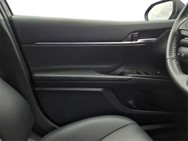 Vehicle image 17 of 31