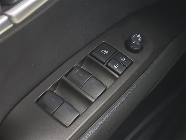 Vehicle image 27 of 31