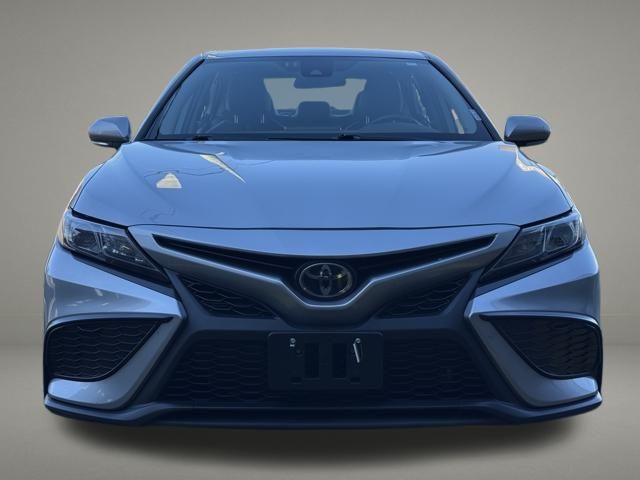 2024 Toyota Camry SE Image 3 of 34
