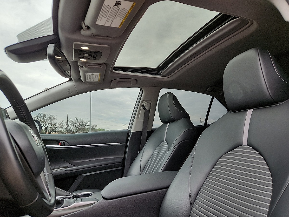 Vehicle image 6 of 12
