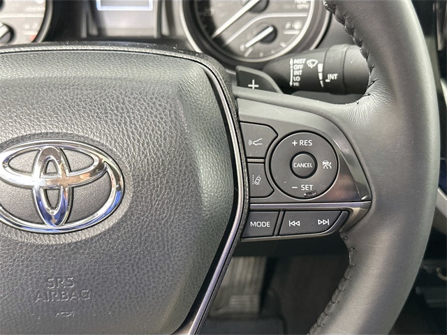 Vehicle image 21 of 38