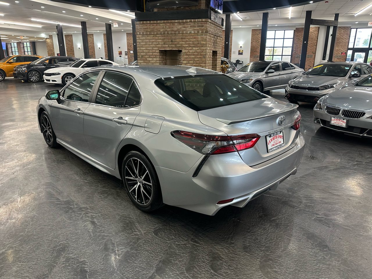 2024 Toyota Camry SE Image 7 of 24