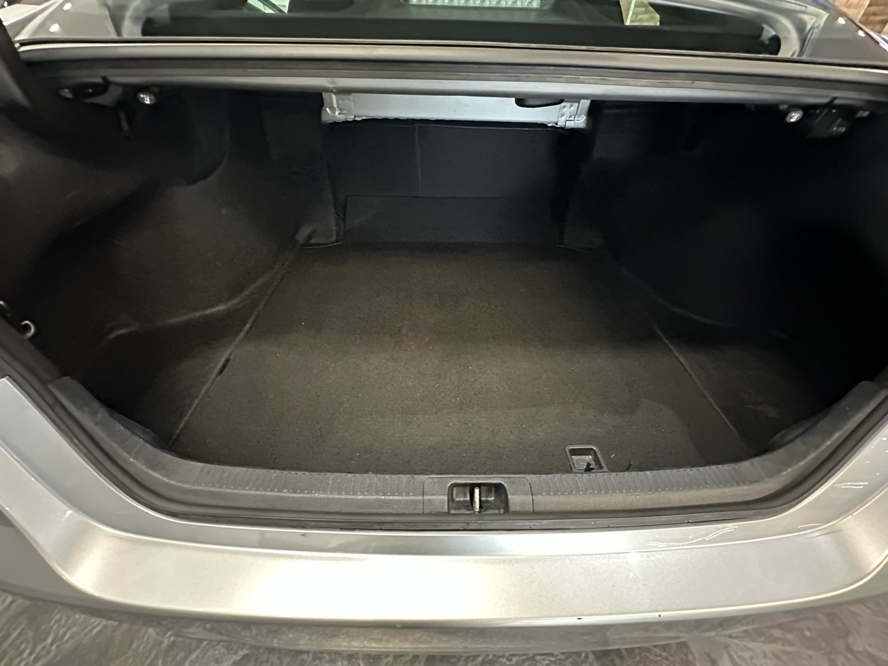 2024 Toyota Camry SE Image 10 of 24