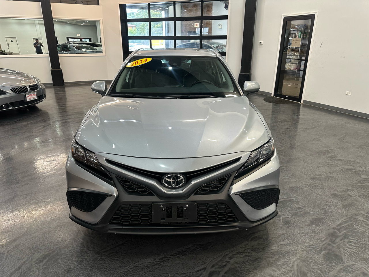 2024 Toyota Camry SE Image 3 of 24