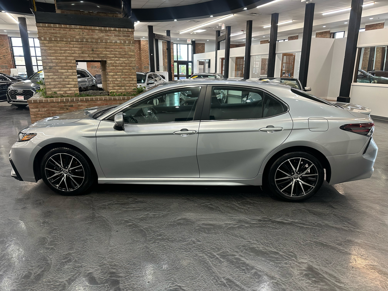 2024 Toyota Camry SE Image 8 of 24