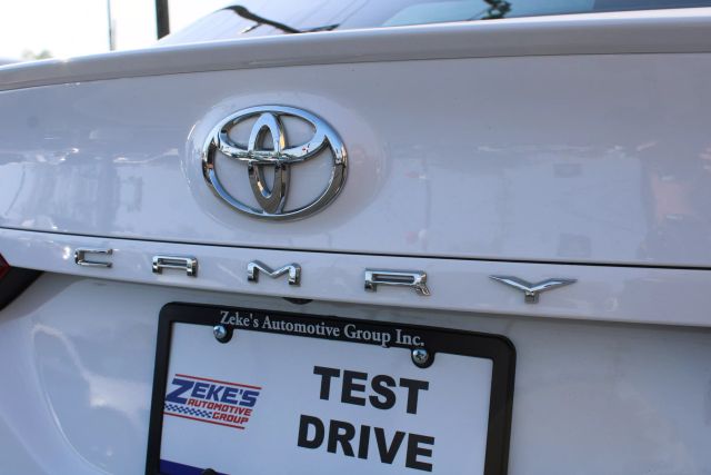 Vehicle image 33 of 38