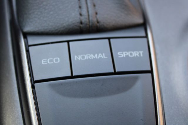 Vehicle image 16 of 38