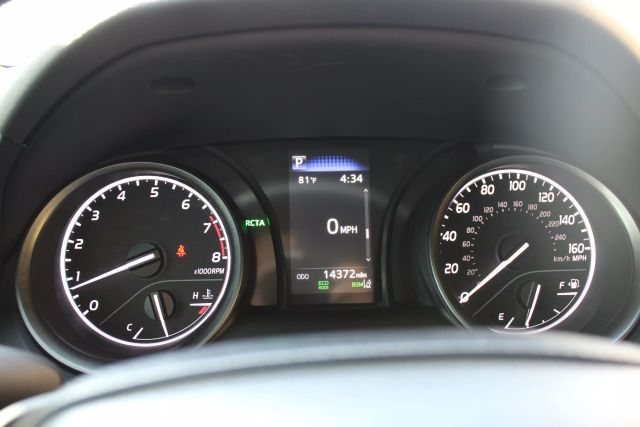 Vehicle image 21 of 38
