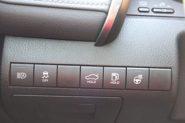 Vehicle image 23 of 38