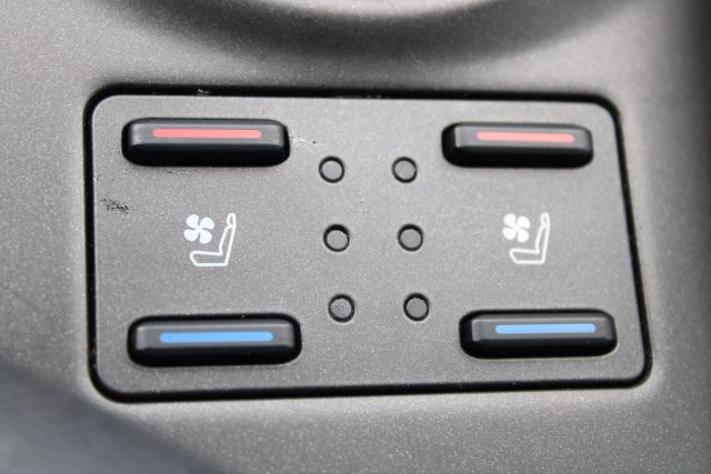 Vehicle image 18 of 41