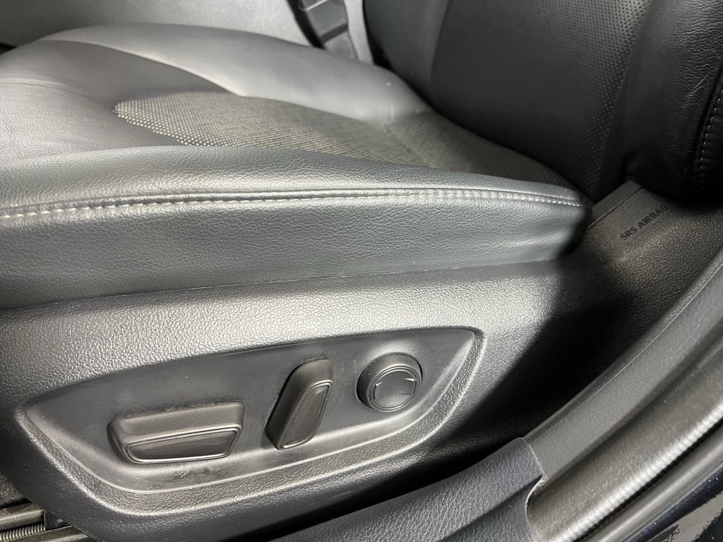 Vehicle image 24 of 50