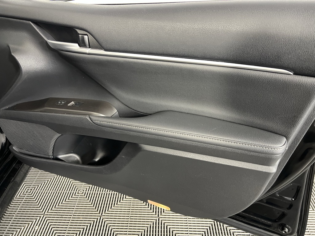 Vehicle image 34 of 50