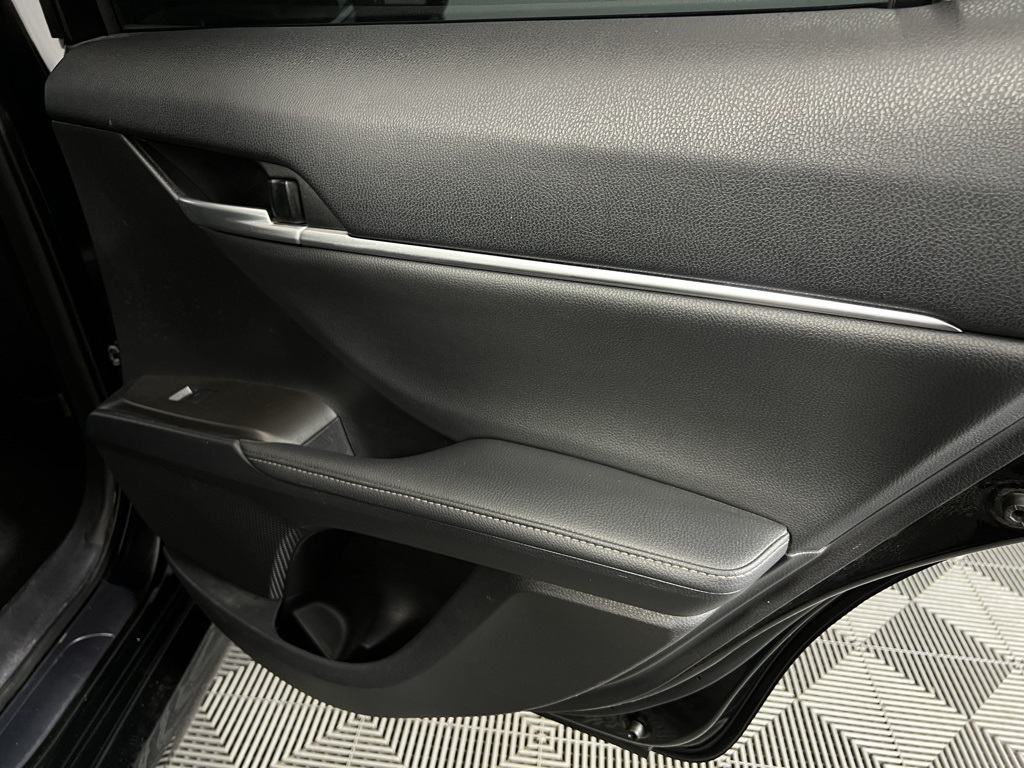 Vehicle image 31 of 50