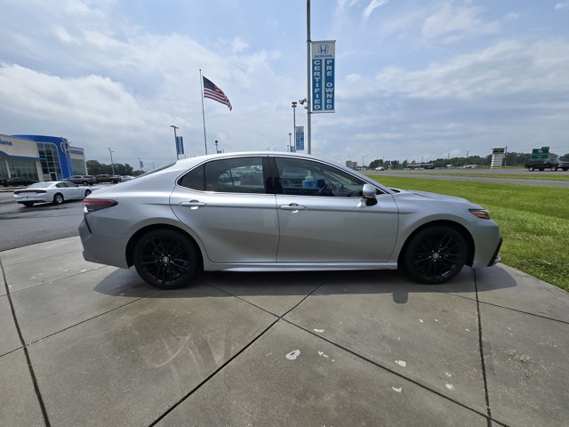 Vehicle image 4 of 14