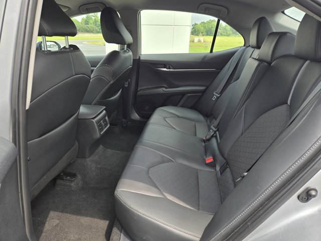 Vehicle image 11 of 14