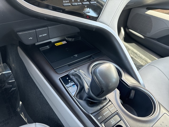 Vehicle image 28 of 33