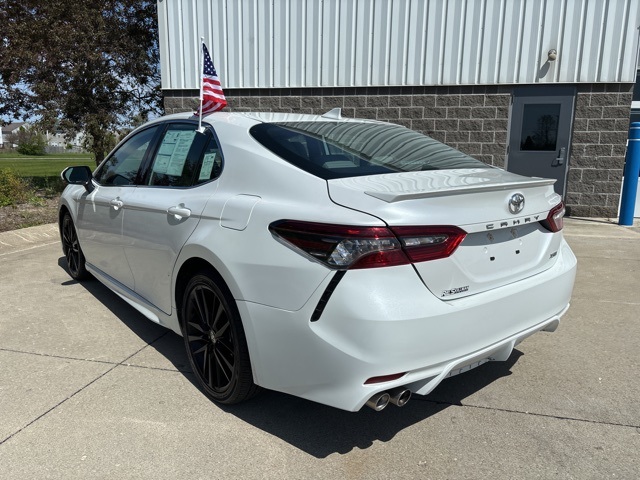 Vehicle image 8 of 33
