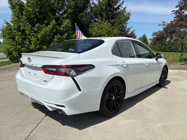 Vehicle image 3 of 33