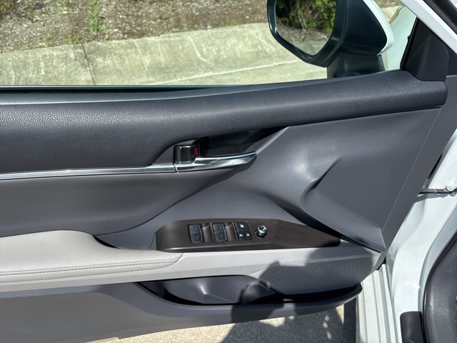 Vehicle image 16 of 33
