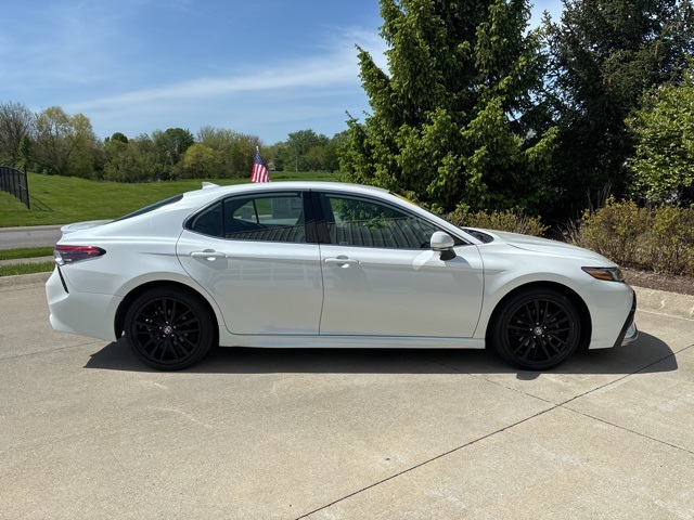 Vehicle image 7 of 33