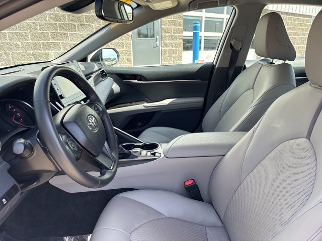 Vehicle image 14 of 33