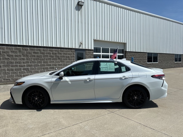 Vehicle image 2 of 33