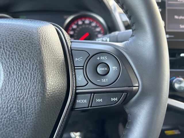 Vehicle image 21 of 33