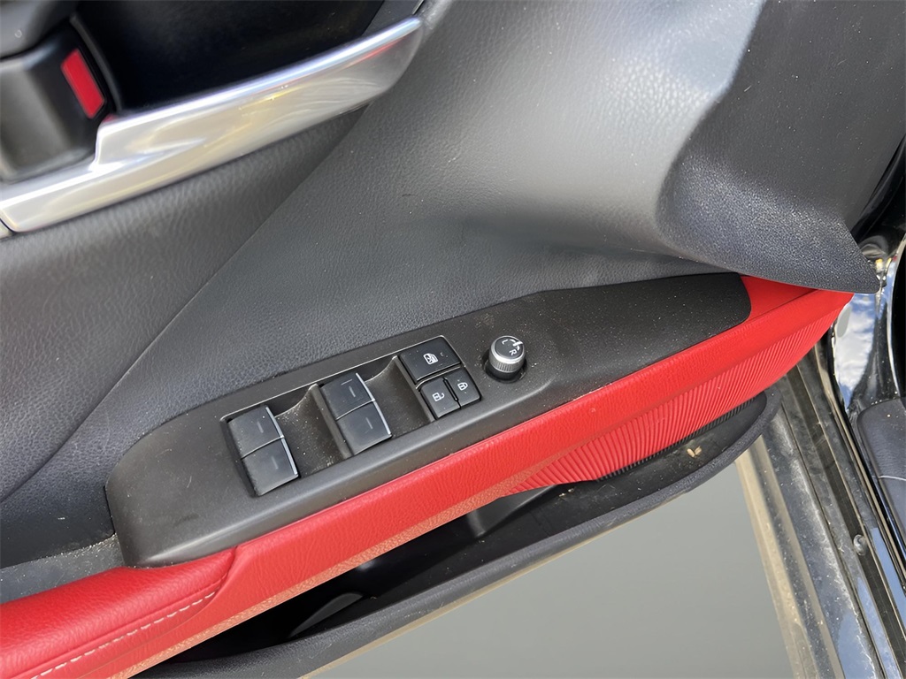 Vehicle image 18 of 34