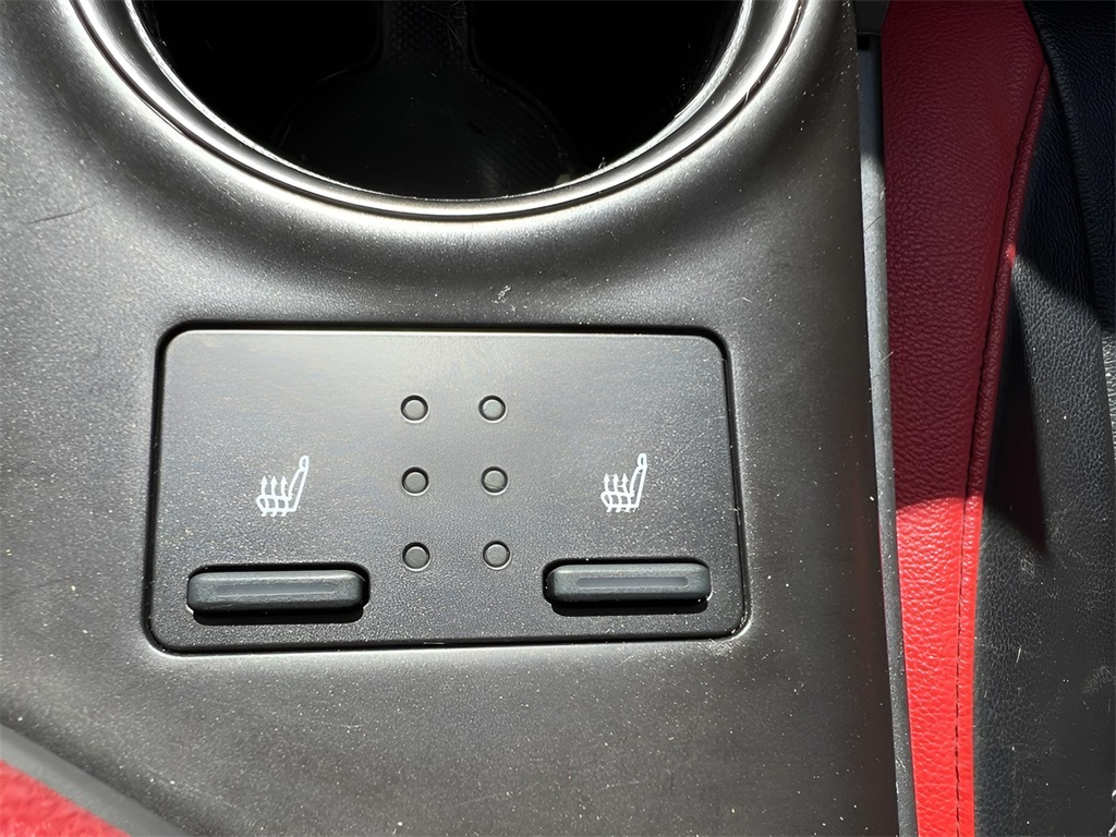 Vehicle image 11 of 34