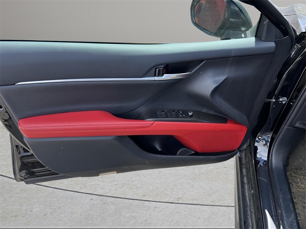 Vehicle image 17 of 34