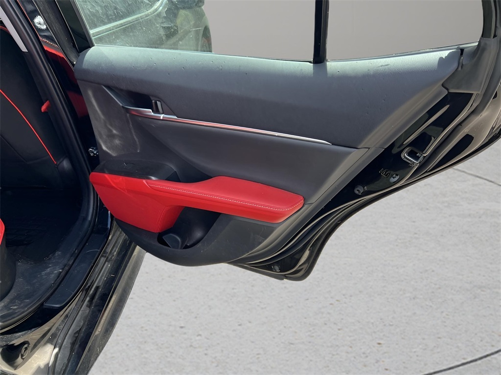 Vehicle image 25 of 34