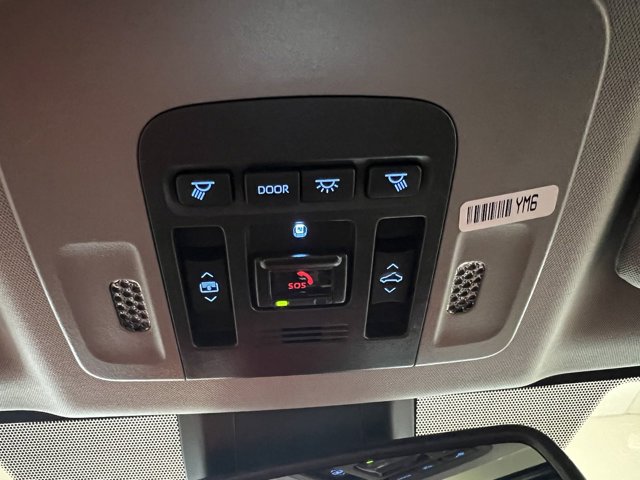 Vehicle image 32 of 58