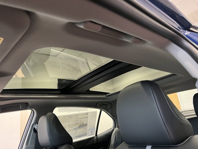 Vehicle image 33 of 58