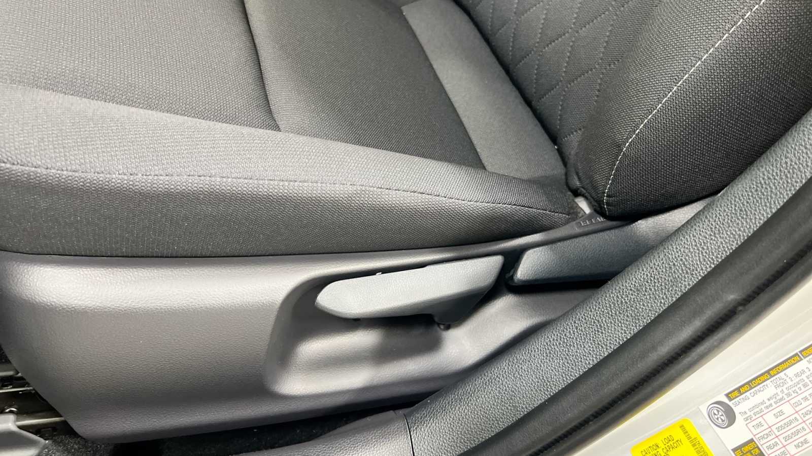 Vehicle image 14 of 31