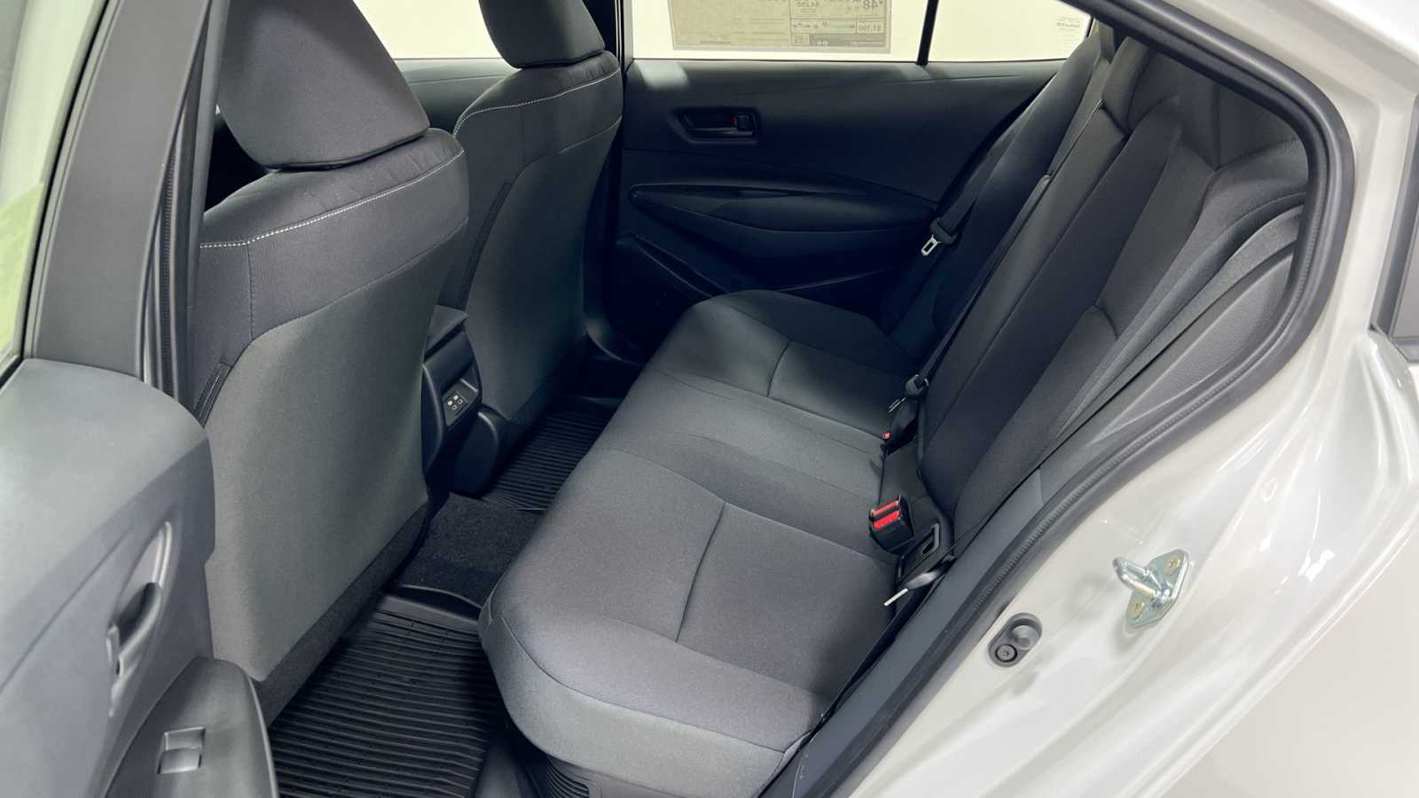 Vehicle image 24 of 31