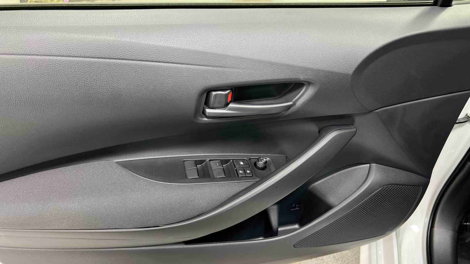 Vehicle image 15 of 31