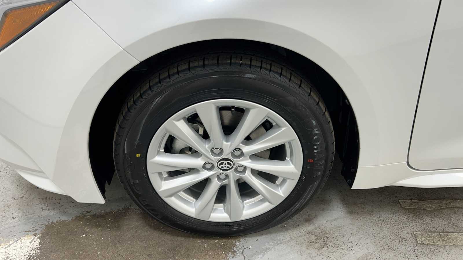 Vehicle image 10 of 31