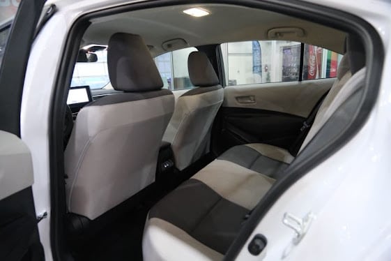 2024 Toyota Corolla LE Image 18 of 38