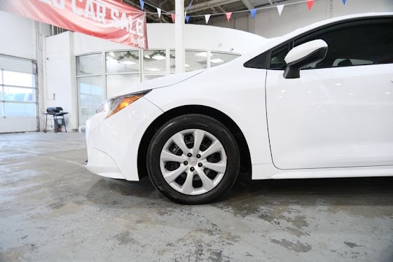 2024 Toyota Corolla LE Image 10 of 38