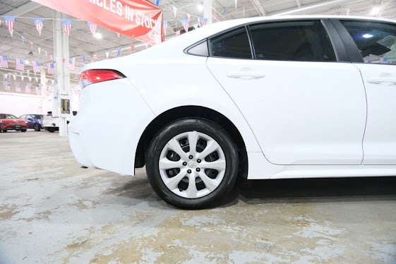 2024 Toyota Corolla LE Image 13 of 38