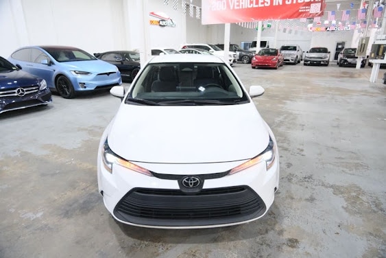 2024 Toyota Corolla LE Image 2 of 38