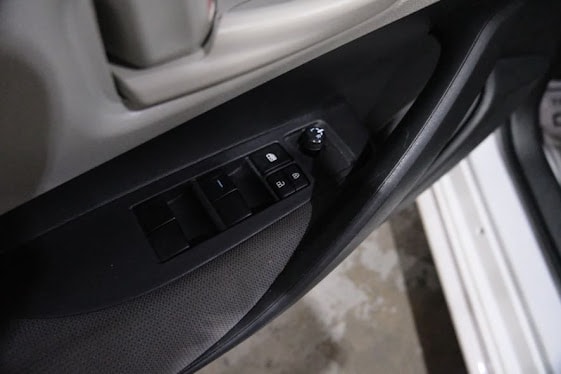 2024 Toyota Corolla LE Image 17 of 38