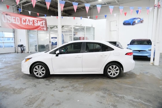 2024 Toyota Corolla LE Image 8 of 38