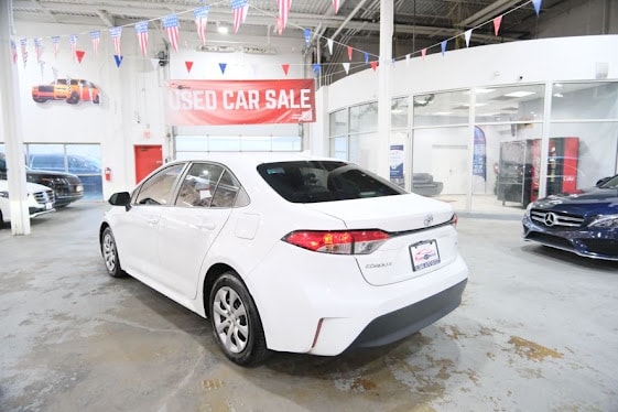 2024 Toyota Corolla LE Image 7 of 38